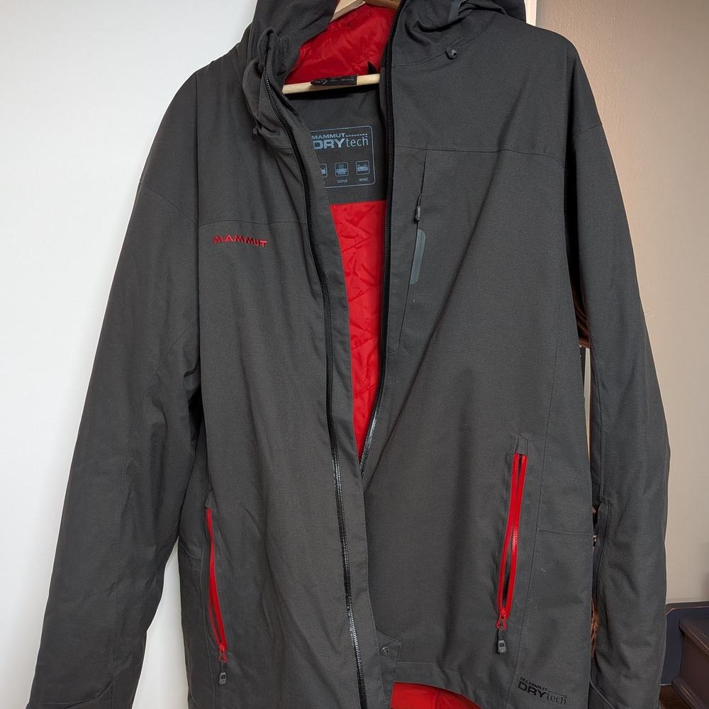 Mammut Men's Performance Jacket in Black and Red